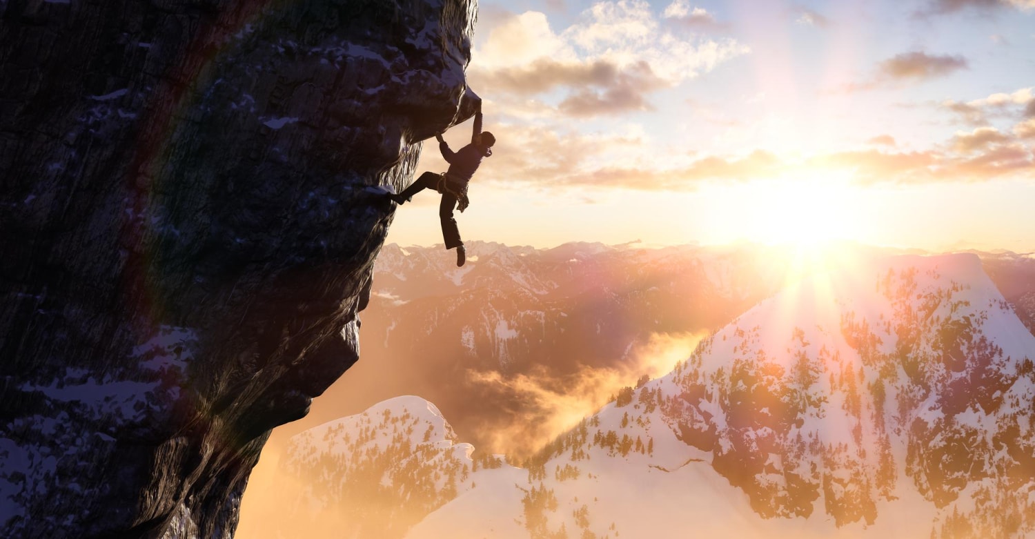hombre-aventurero-adulto-escalada-roca-acantilado-rocoso-escarpado
